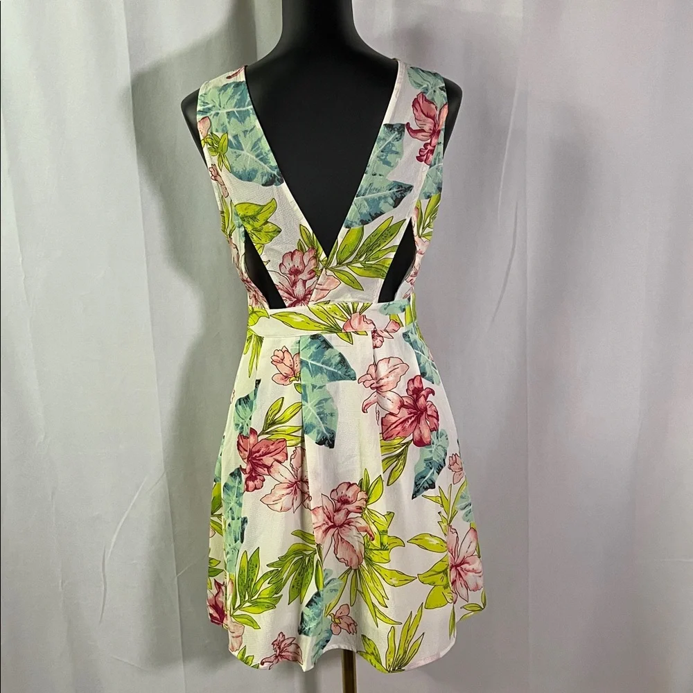 Entro White Multicolor Tropical Floral Print Sleeveless V-Neck A-Line Dress